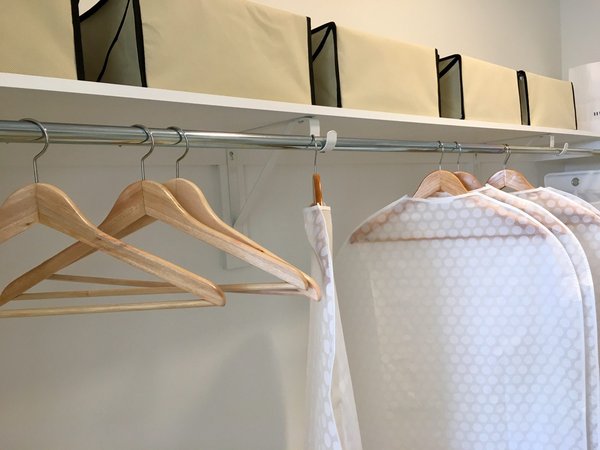 How do you efficiently organize a partial home move within the UK, such as for splitting assets after divorce?